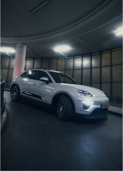 Porsche heritage macan 4 3
