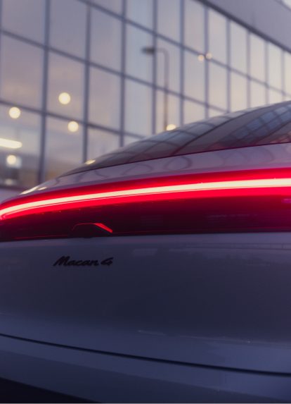 Porsche heritage macan 4 5