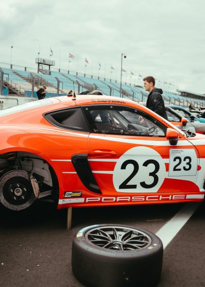 Porsche 718 Cayman GT4 Belle Rappange Nina Slagmolen Studio Brug 30 crop