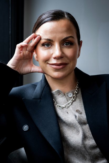 Yeliz Cicek moderjournalist Porsche Discovered 1 I0 A5199 edit2